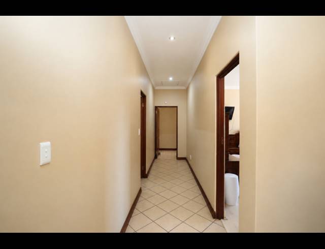 4 BEDROOM HOUSE FOR SALE IN MIDSTREAM ESTATE